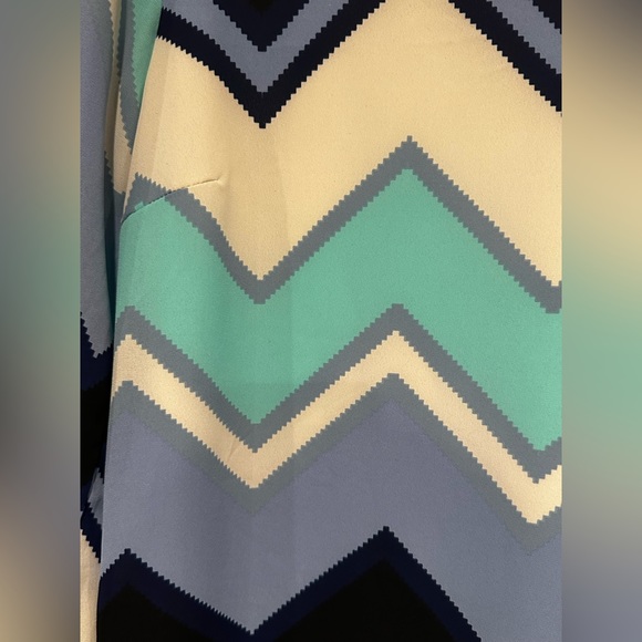 Geometric Print 3/4 Sleeve Shift Dress - Picture 2 of 6